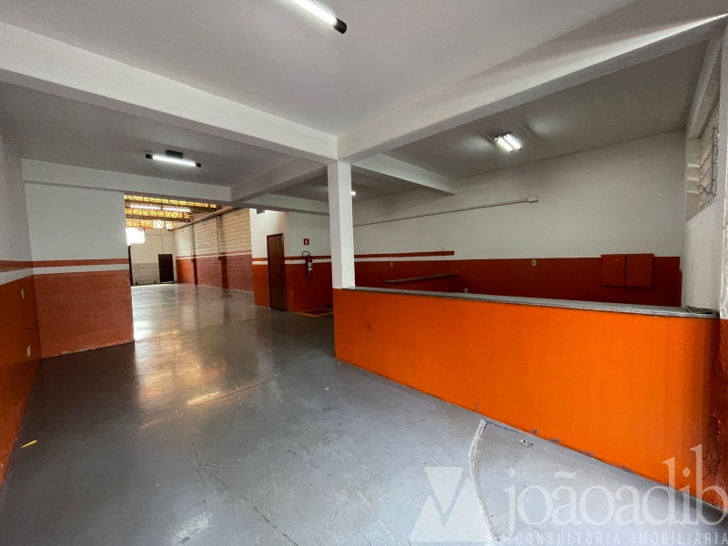 Prédio Comercial - Centro Acima