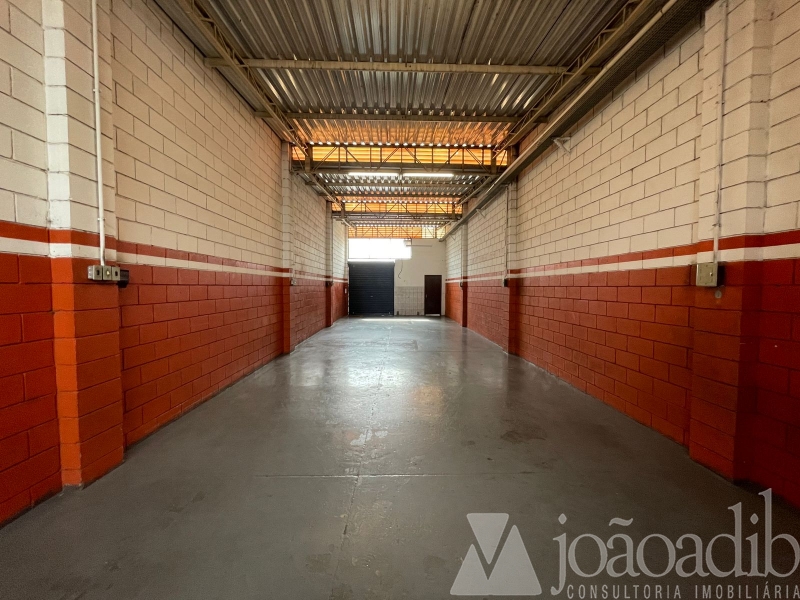 Prédio Comercial - Centro Acima